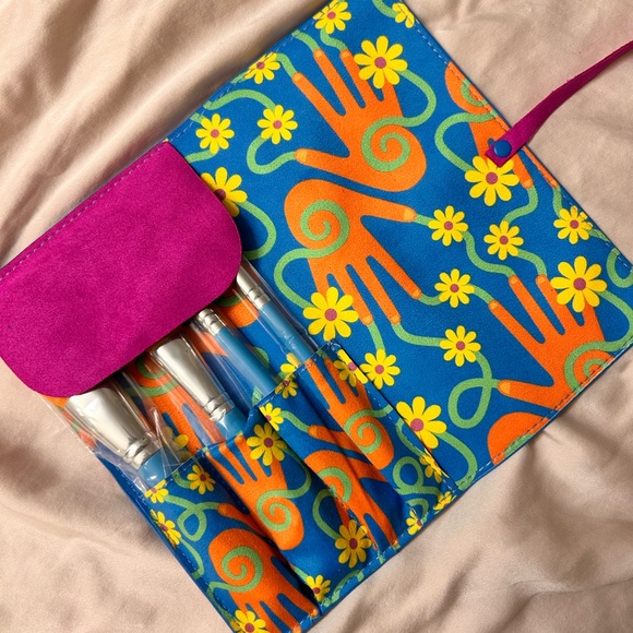 Yinka Ilori x Bloomingdale's makeup brush set - Picture 13 of 16